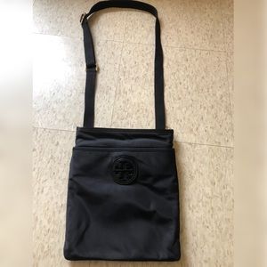 Tory Burch tilda nylon swing pack cross body!